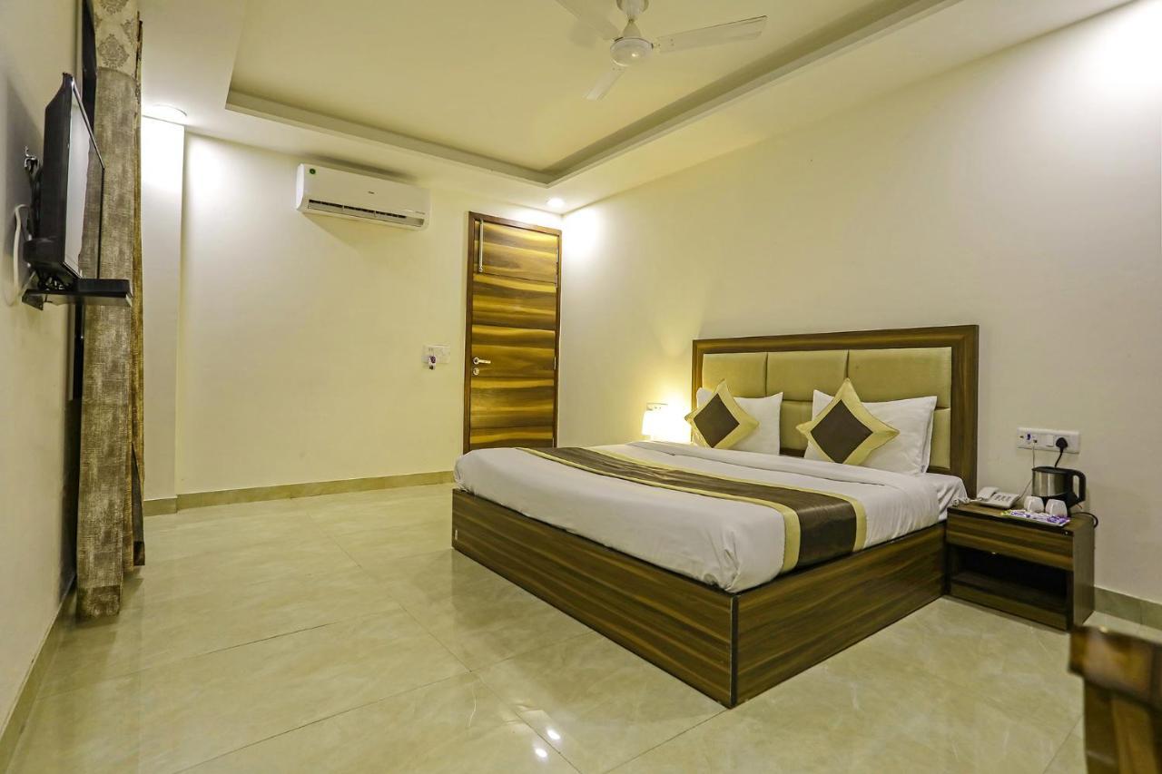 Fabhotel White House Bnb - Nr Yashobhoomi Convention Centre Delhi  Eksteriør billede