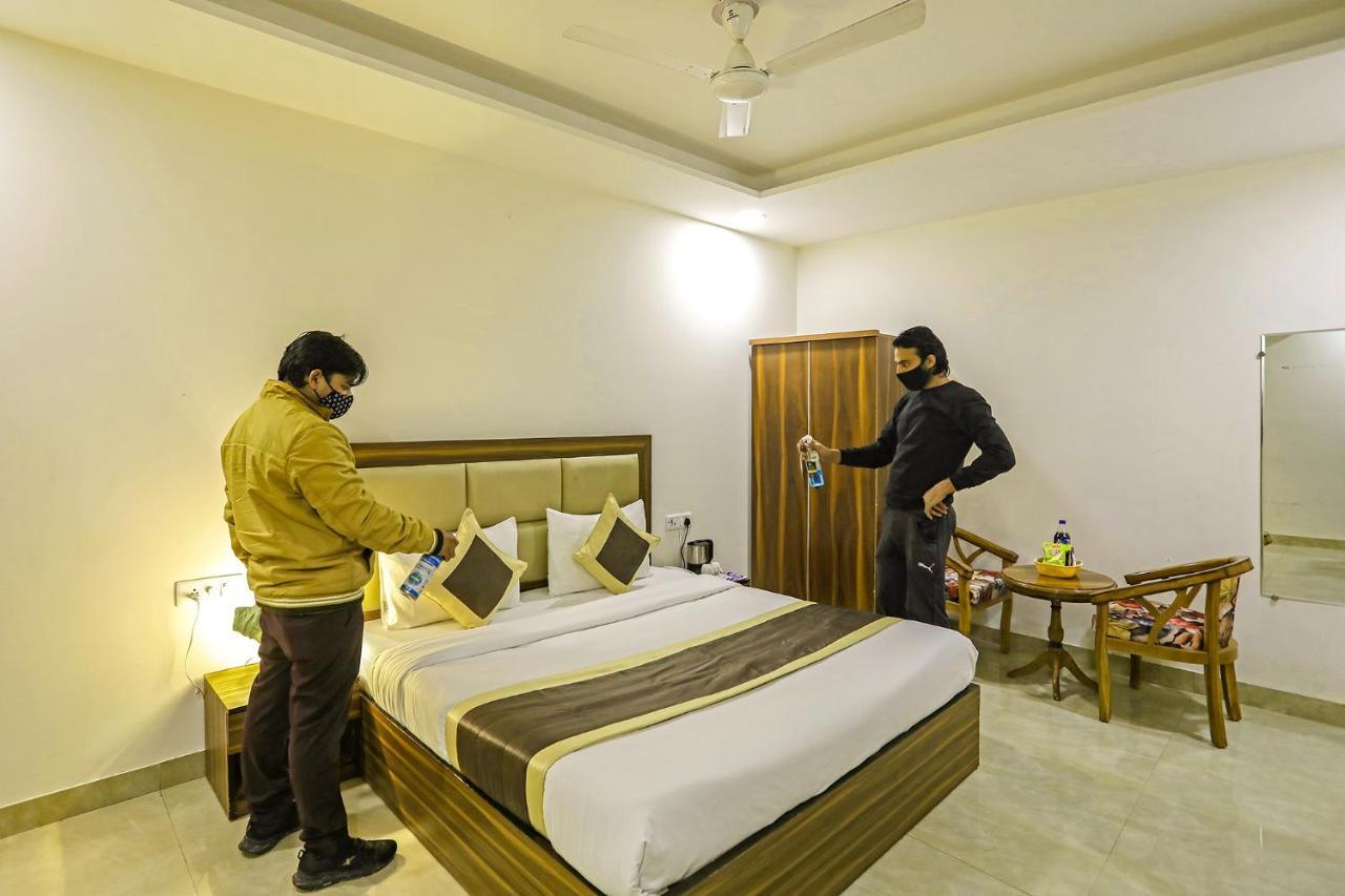 Fabhotel White House Bnb - Nr Yashobhoomi Convention Centre Delhi  Eksteriør billede