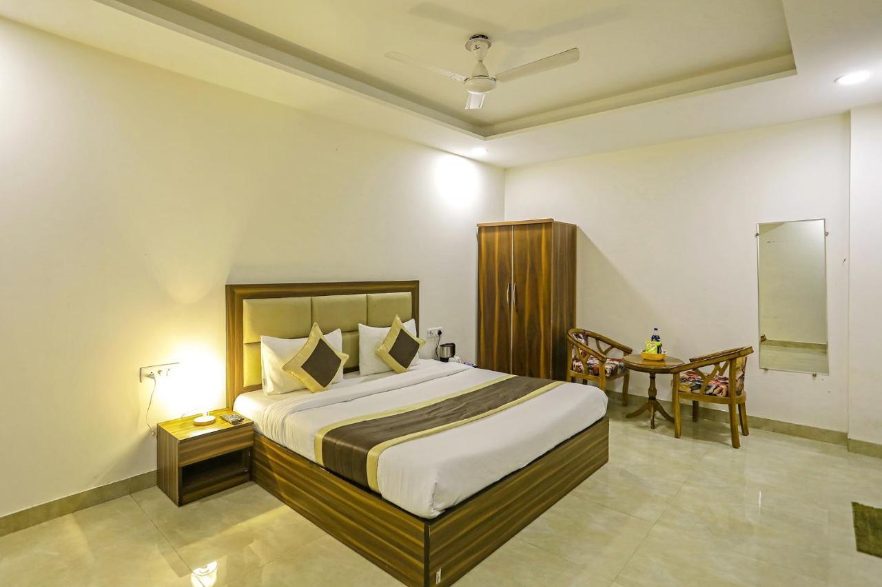 Fabhotel White House Bnb - Nr Yashobhoomi Convention Centre Delhi  Eksteriør billede