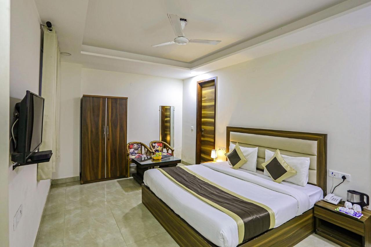 Fabhotel White House Bnb - Nr Yashobhoomi Convention Centre Delhi  Eksteriør billede